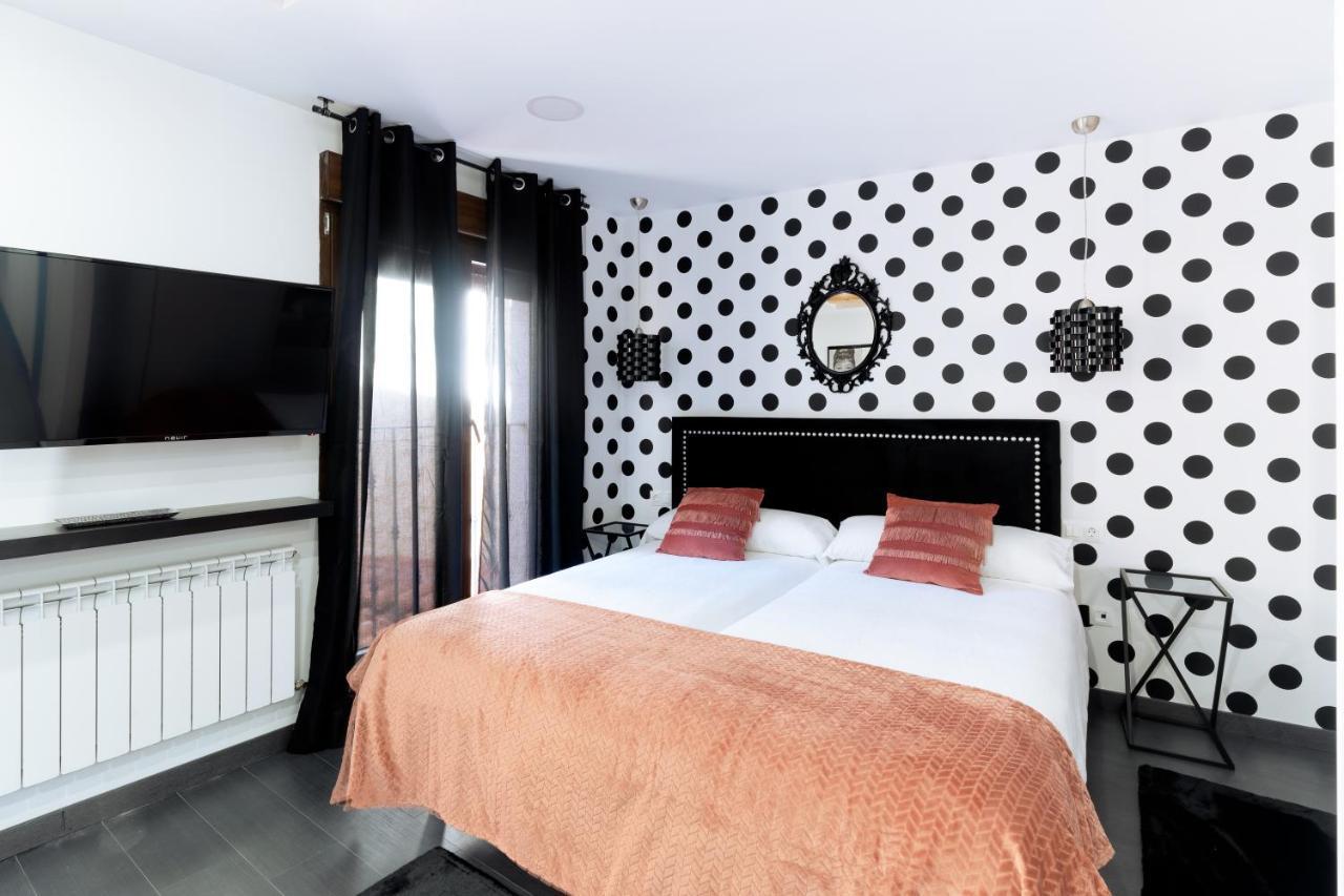 Housingleon - Five Rooms Ngoại thất bức ảnh